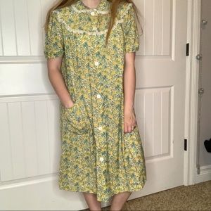 Vintage 1960’s 1970’s floral house dress.